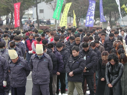 조합원 1000여명이 참석했다. 묵념이 진행되는 동안 고인이 남긴 유서가 낭독되어 엄숙한 분위기를 연출했다. 